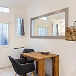 Bright & Modern Studio In Paris