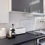 Bright & Modern Studio In Paris