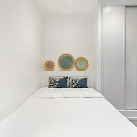 Apartment Bright & Modern Studio In *